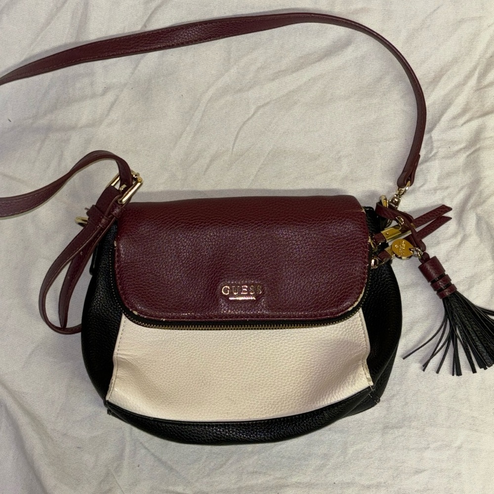 Guess Los Angeles Women’s Purple, Black and White Shoulder Bag